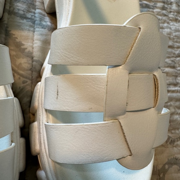 White fable white sandals. Size 7 - Picture 2 of 7